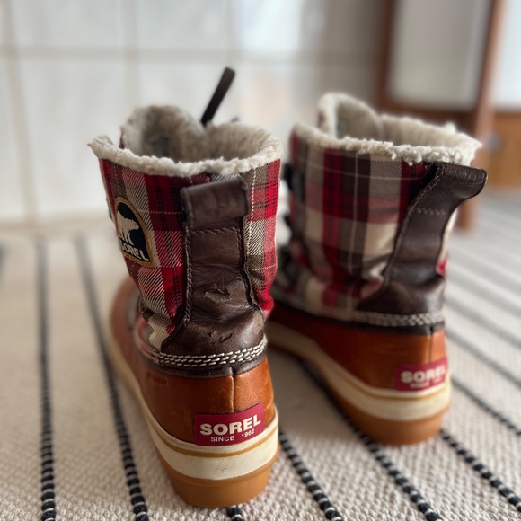 SOREL Tivoli Duck Boots, Leather Red Plaid Sherpa Lined, Waterproof, W8 - Picture 7 of 8